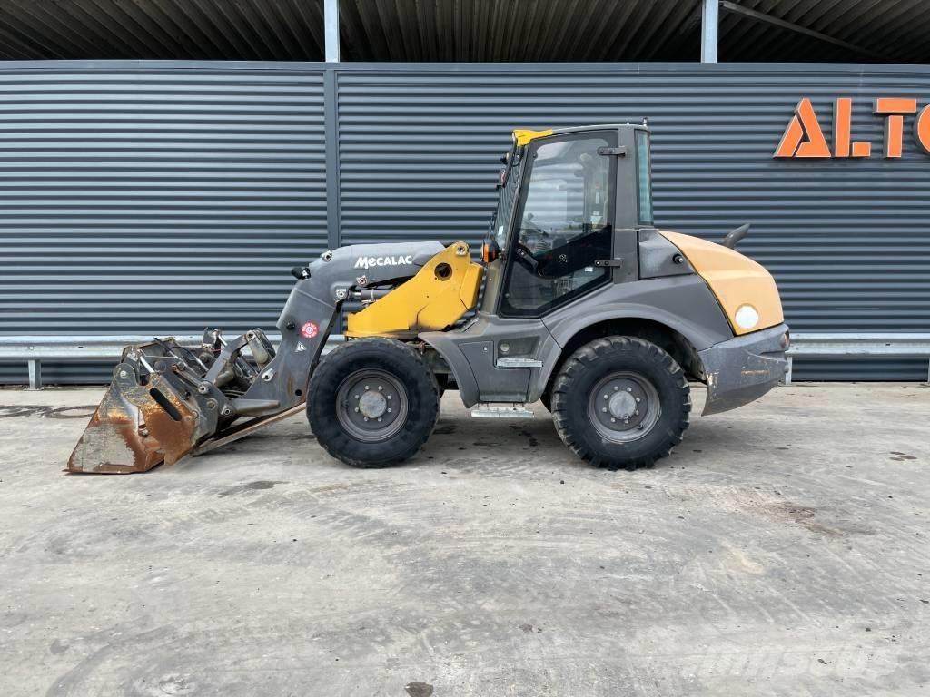 Mecalac AS 700 輪胎式裝載機