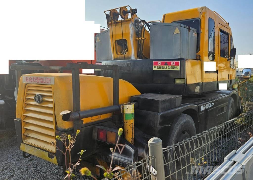 Kato MR 100 越野起重機