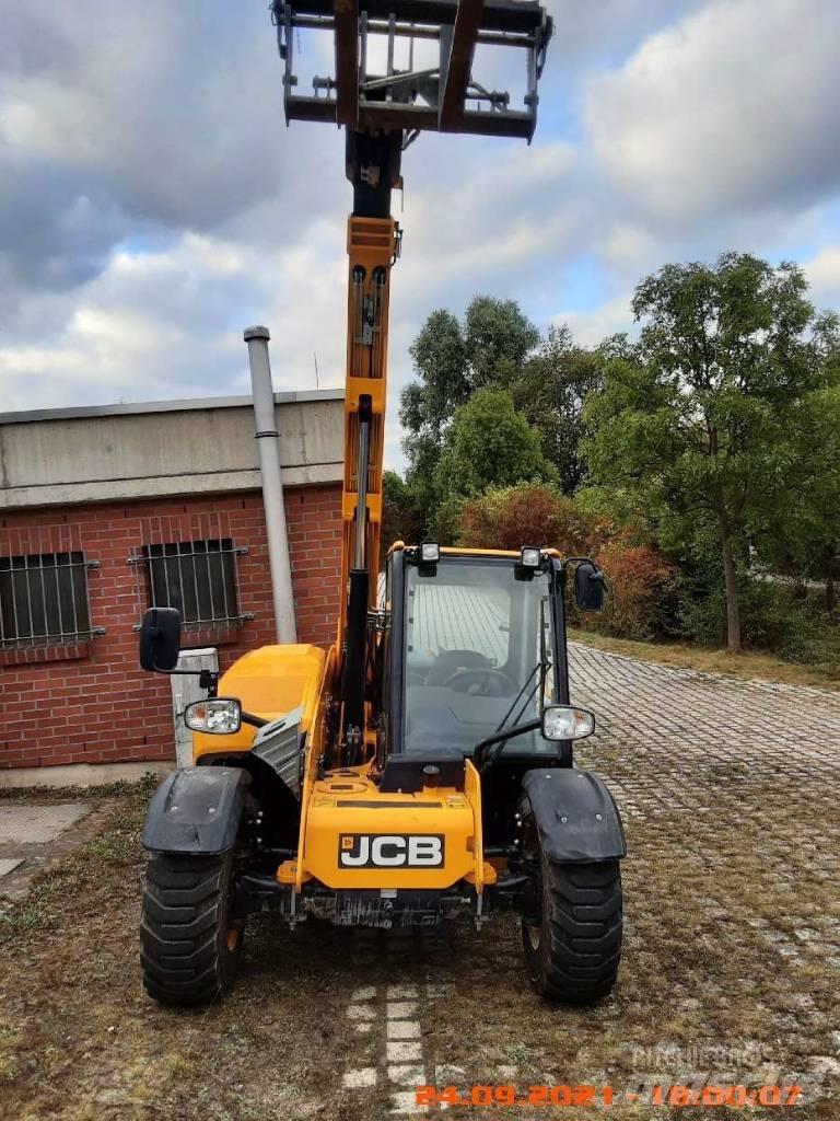 JCB 525-60 伸縮臂操作車