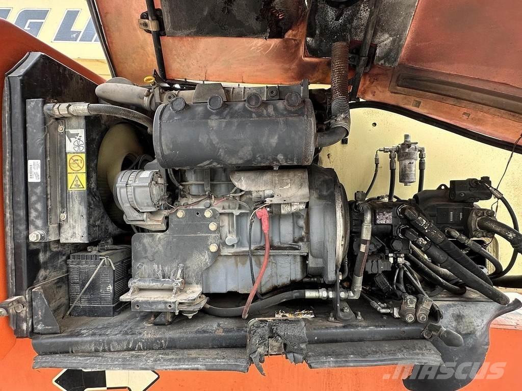 JLG 800AJ 曲臂高空作業車