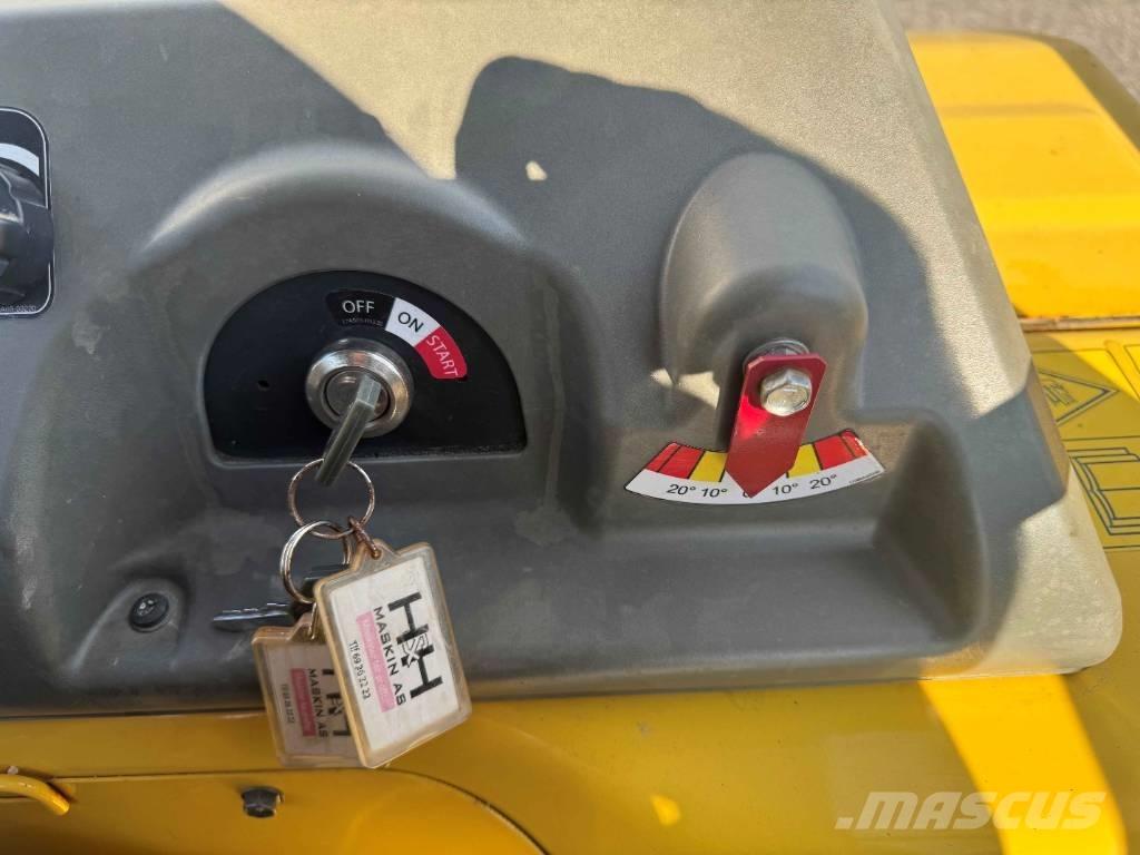 Yanmar C30R-3TV 履帶式傾卸車/翻斗車