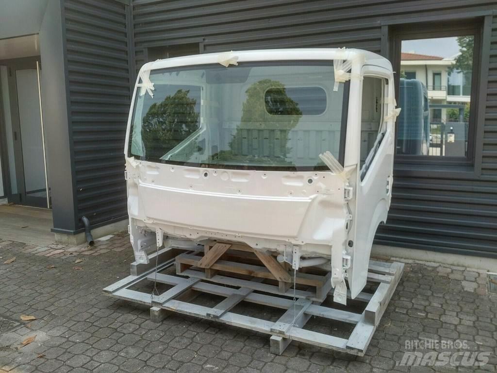 Renault Maxity 駕駛室與內部
