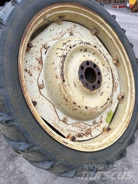 Dunlop 9.5R44 輪胎、車輪和輪圈