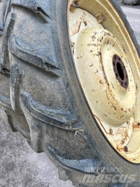 Dunlop 9.5R44 輪胎、車輪和輪圈