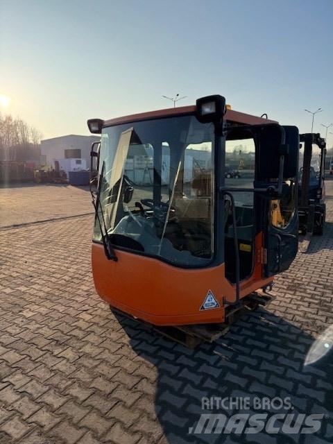 Doosan DL 420-3 CAB 駕駛室與內部