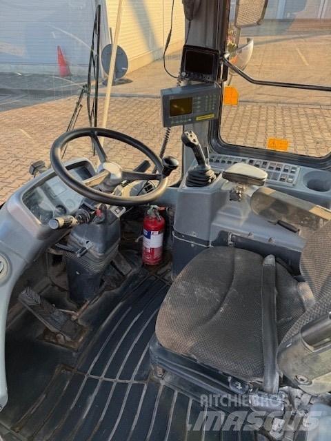 Doosan DL 420-3 CAB 駕駛室與內部