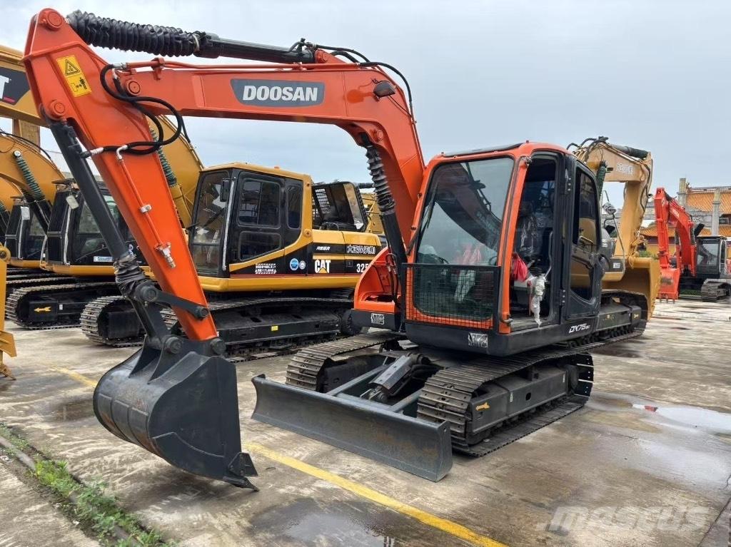 Doosan DX 75-9 小型挖土機/掘鑿機<7t(小型挖掘機)