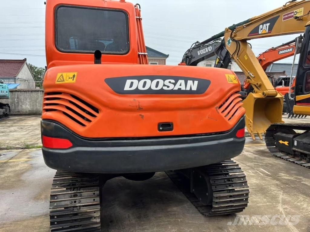 Doosan DX 75-9 小型挖土機/掘鑿機<7t(小型挖掘機)