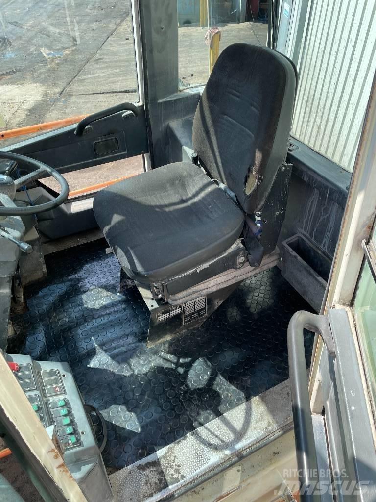 Valmet TD7ECR 貨櫃搬運機