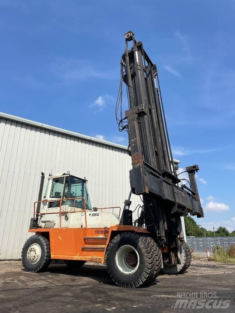 Valmet TD7ECR 貨櫃搬運機