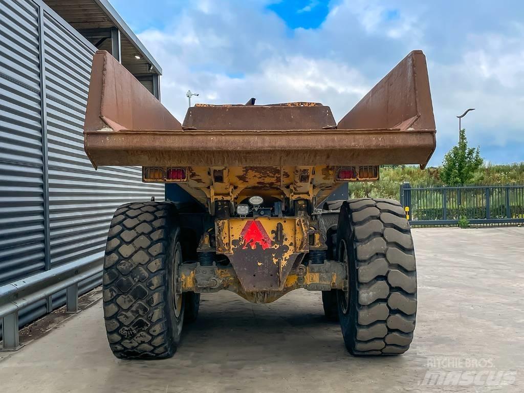 Volvo A25F 鉸接式起吊車