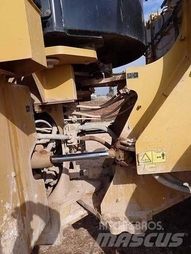 CAT 966M 輪胎式裝載機