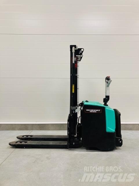 Mitsubishi SBP16N2iR 自走式堆積機