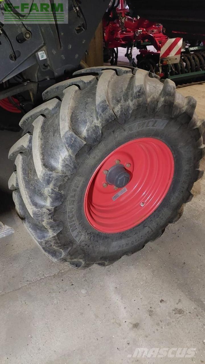 CLAAS tucano 430 聯合收穫機