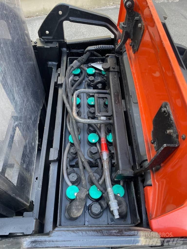 BT SPE 200 D 行走控制式堆積機