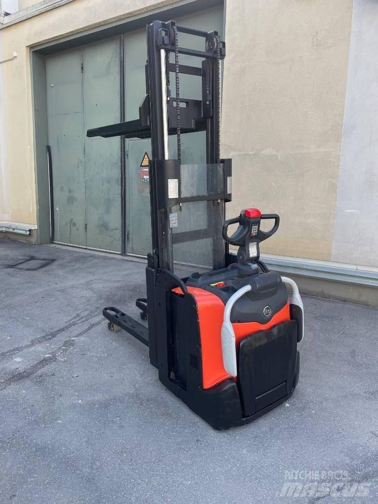 BT SPE 200 D 行走控制式堆積機