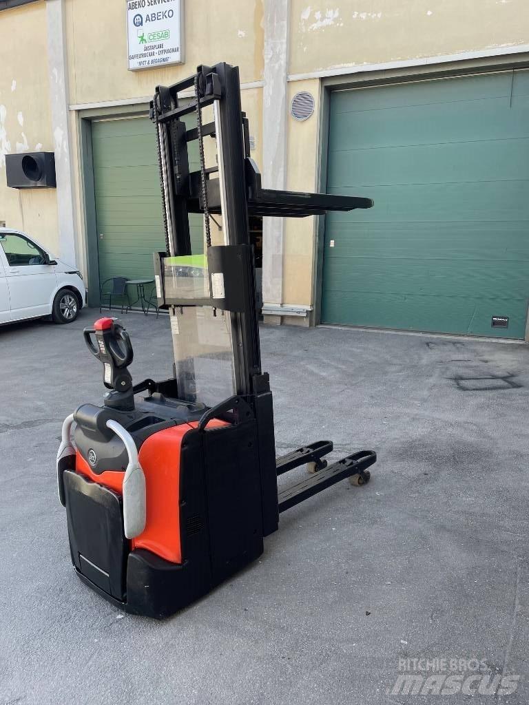 BT SPE 200 D 行走控制式堆積機