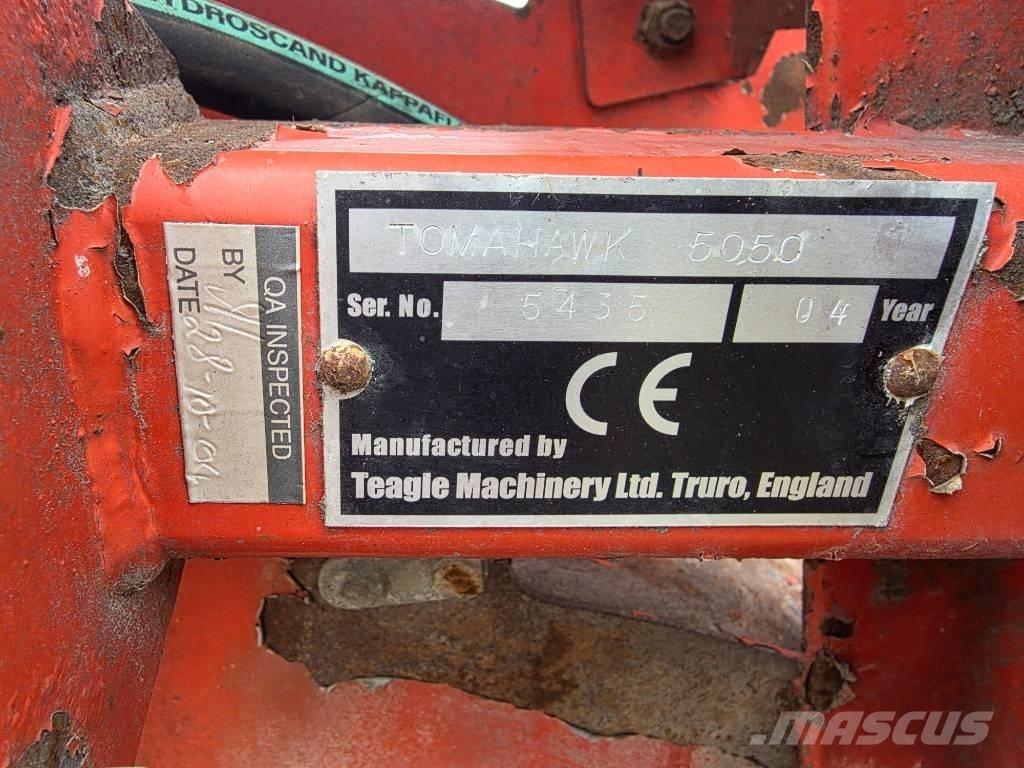 TEAGLE TOMAHAWK 5050 草捆撕碎機、切割機、拆袋機
