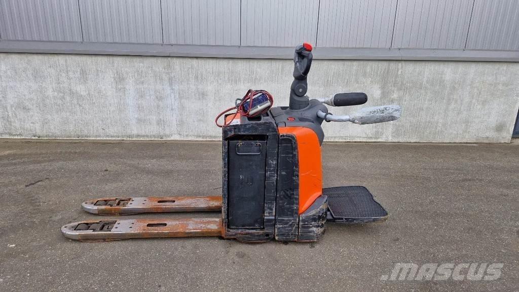 BT LPE 250 電動堆高機
