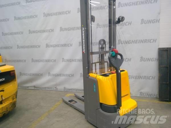 Jungheinrich EJC 112 行走控制式堆積機
