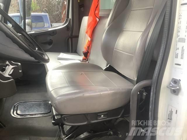 Freightliner M2 貨箱式卡車