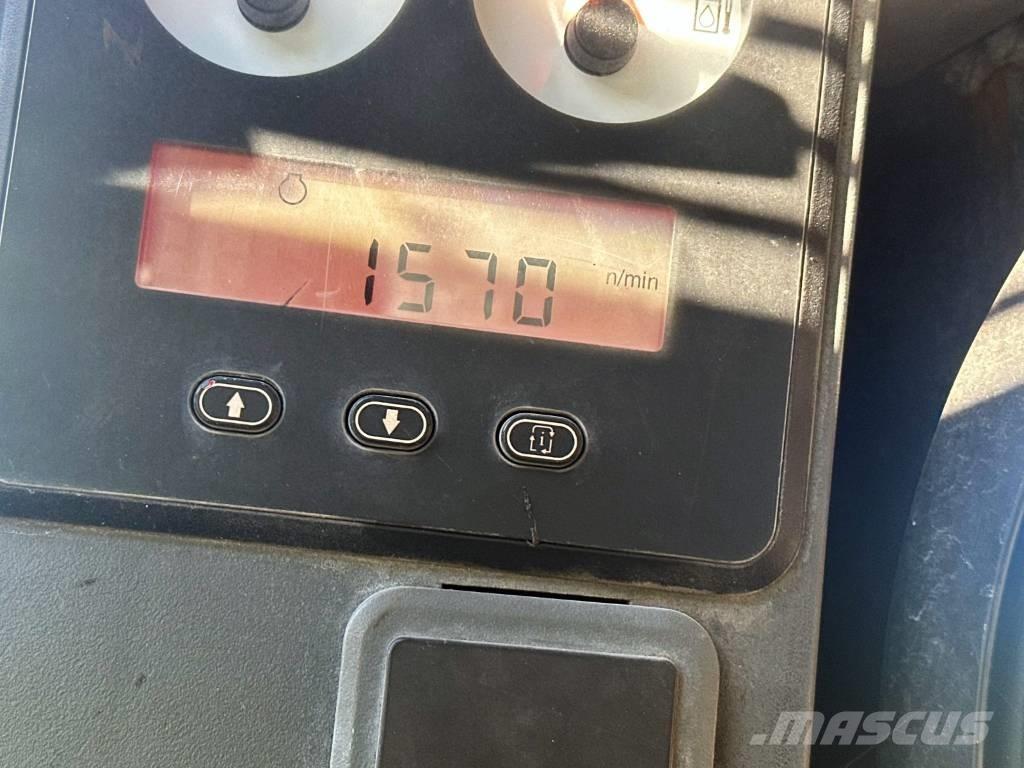 CAT 246 C 滑移轉向裝載機