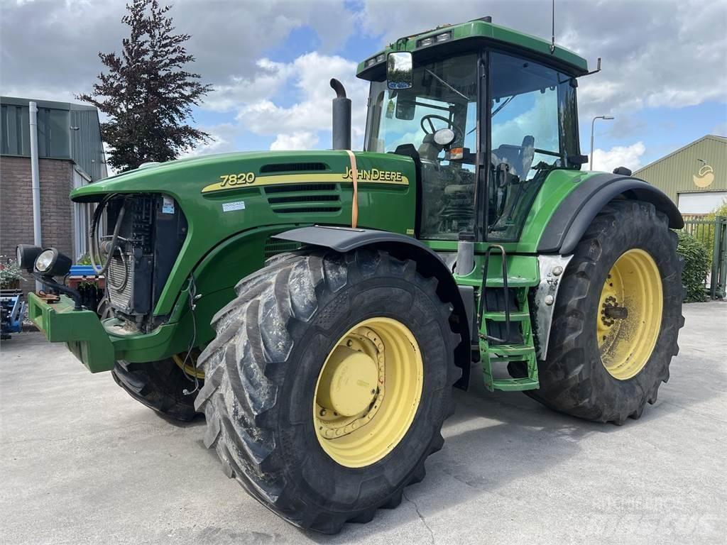 John Deere 7820 曳引機