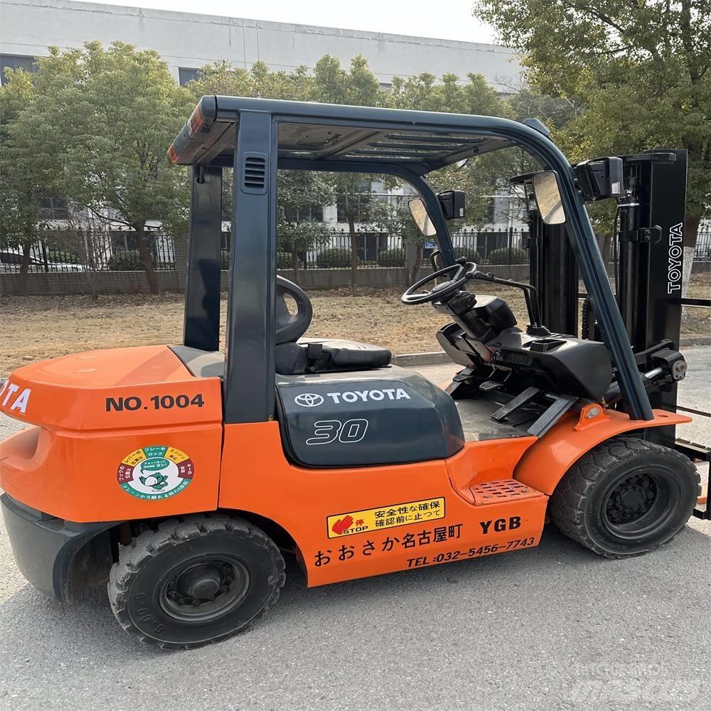 Toyota 02-7 FD F 30 柴油卡車