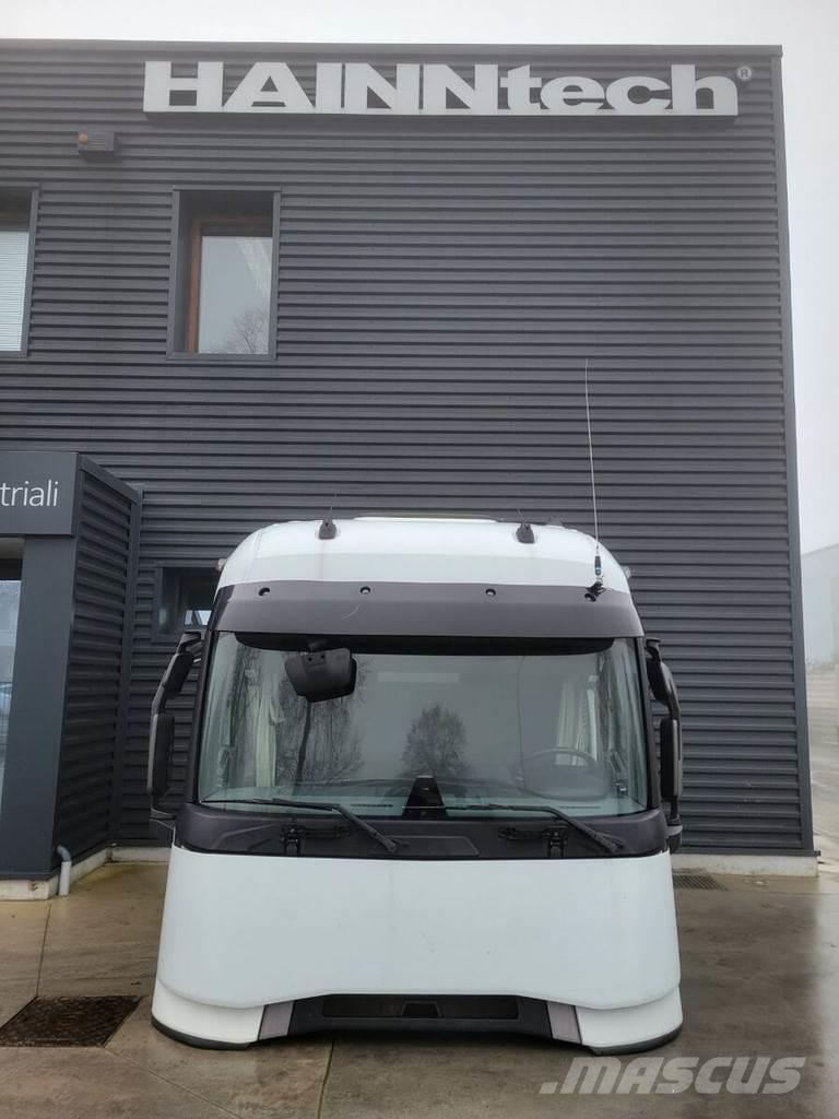 Renault T High 駕駛室與內部