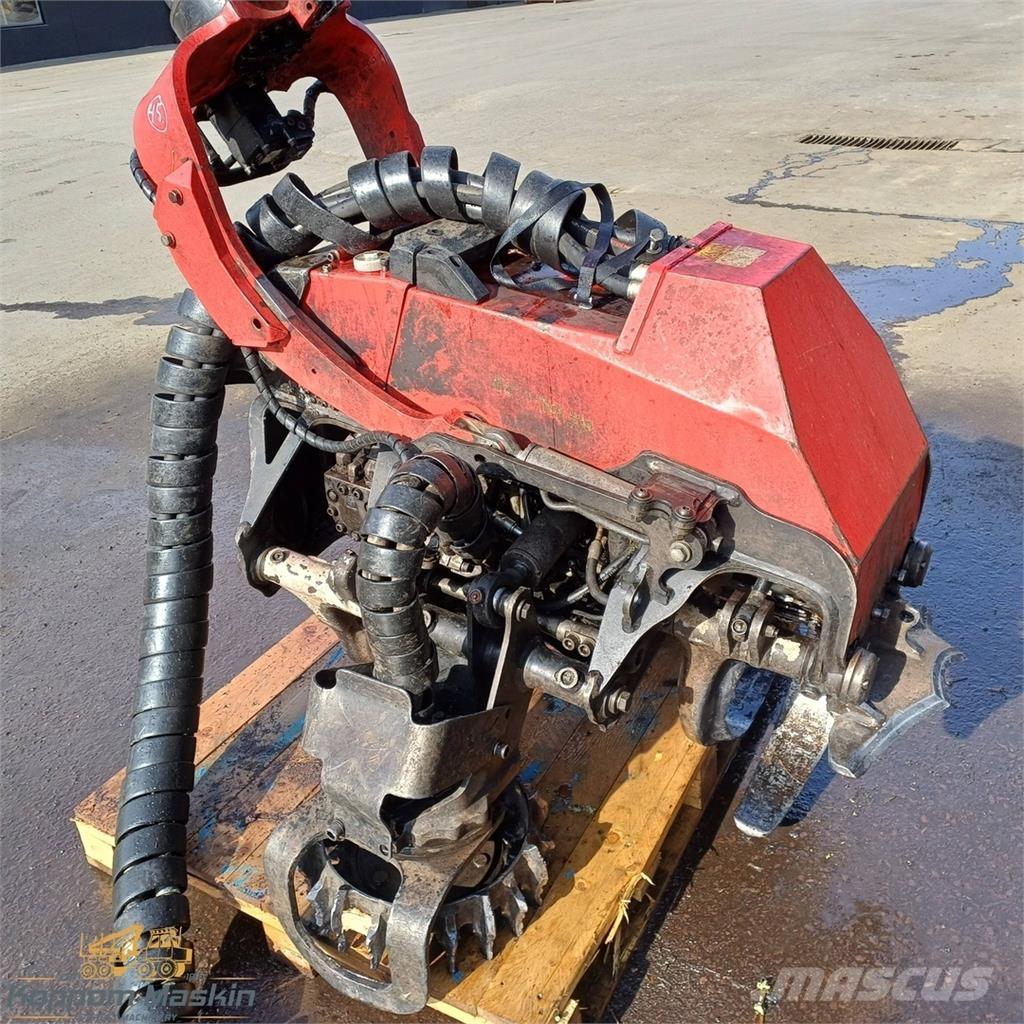 Komatsu C124 收穫機頭