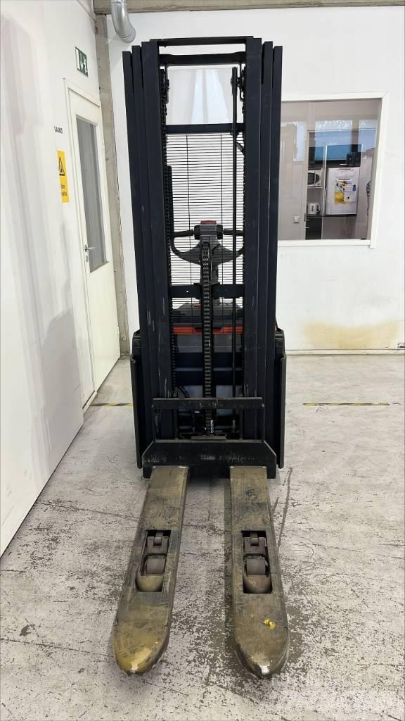 Toyota SWE 120 L 行走控制式堆積機