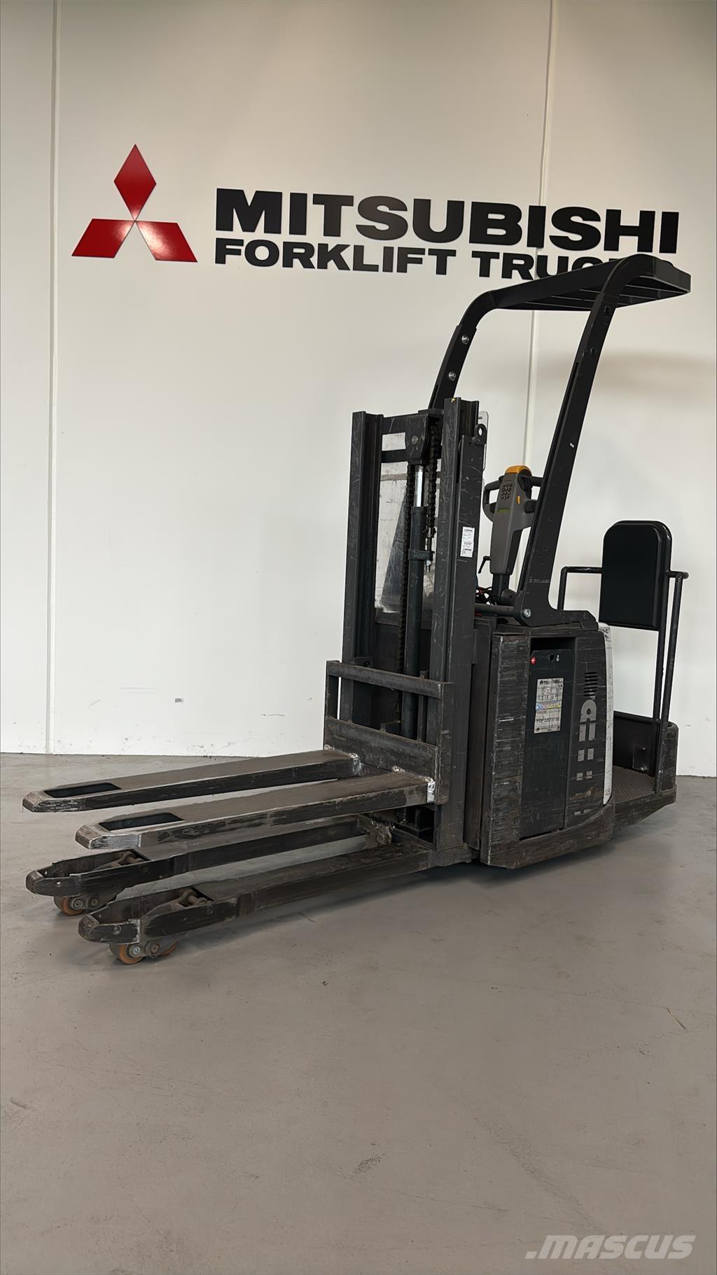 Atlet PDP200 自走式堆積機