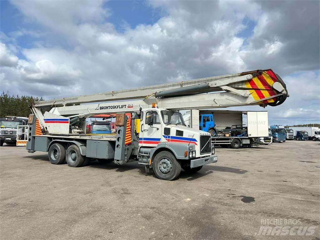 Volvo N12-1-V-6X2 起重機卡車