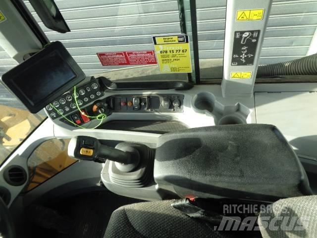 CAT 938M 輪胎式裝載機