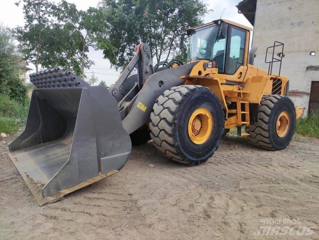 Volvo L 220 F 輪胎式裝載機