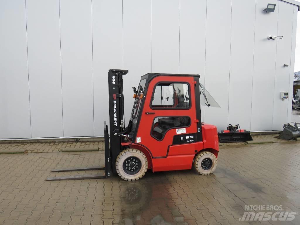 EP EFL252 電動堆高機