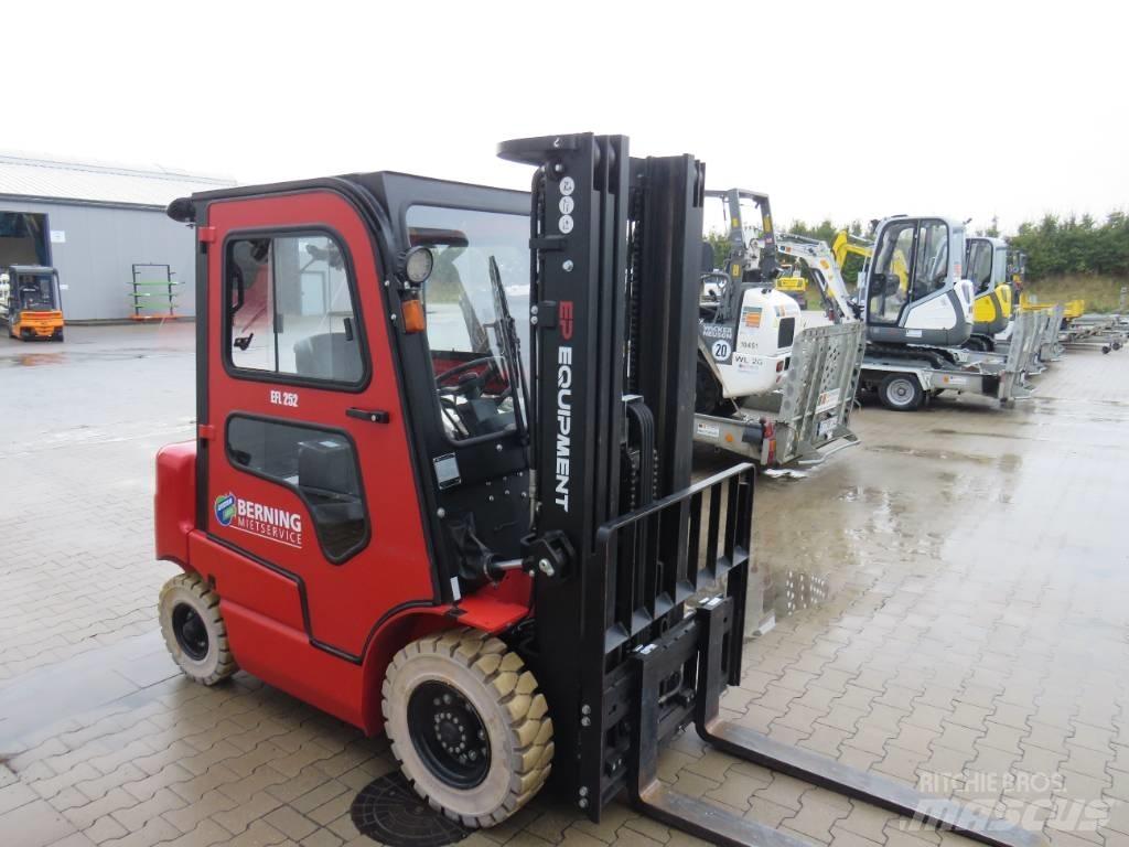EP EFL252 電動堆高機