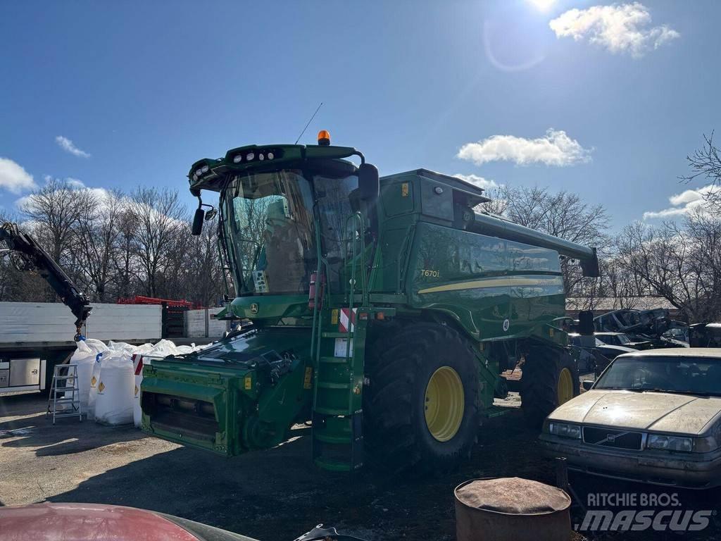 John Deere T670 聯合收穫機