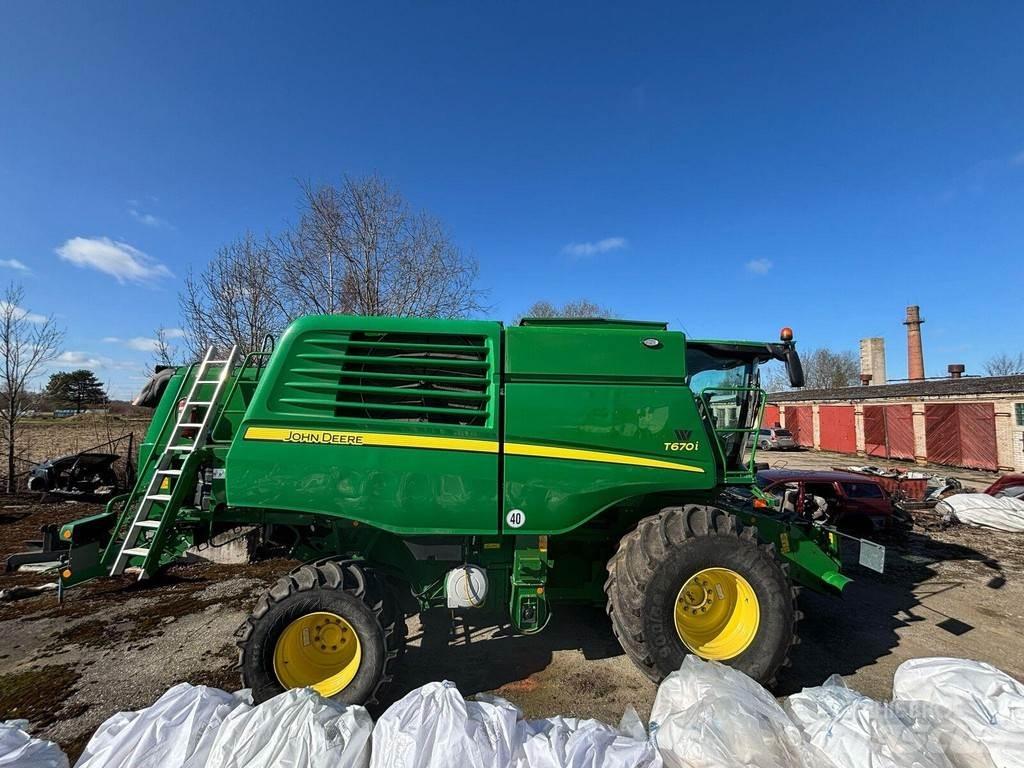John Deere T670 聯合收穫機