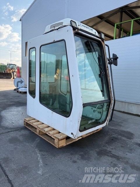 Liebherr CAB SERIE B 駕駛室與內部