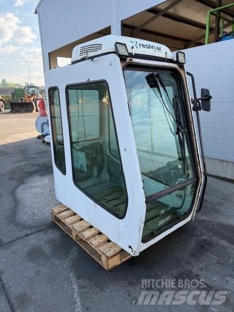 Liebherr CAB SERIE B 駕駛室與內部