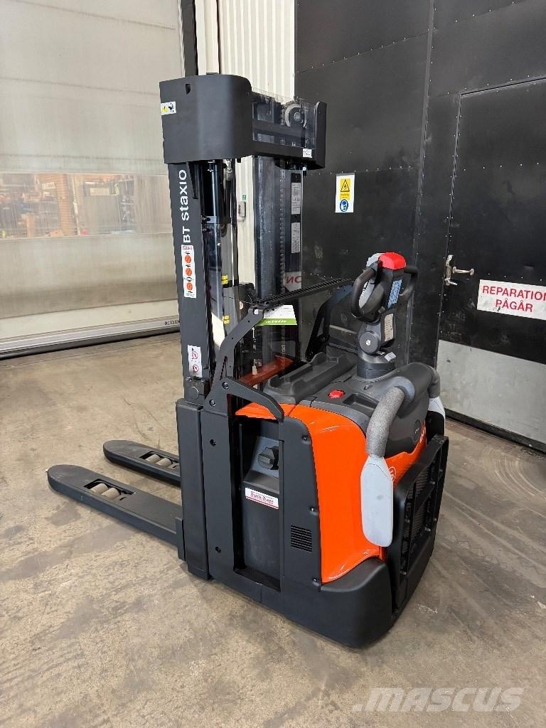 Toyota SPE140L 行走控制式堆積機