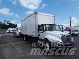 International 4300 貨箱式卡車