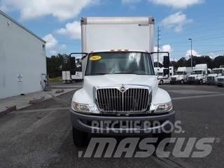 International 4300 貨箱式卡車