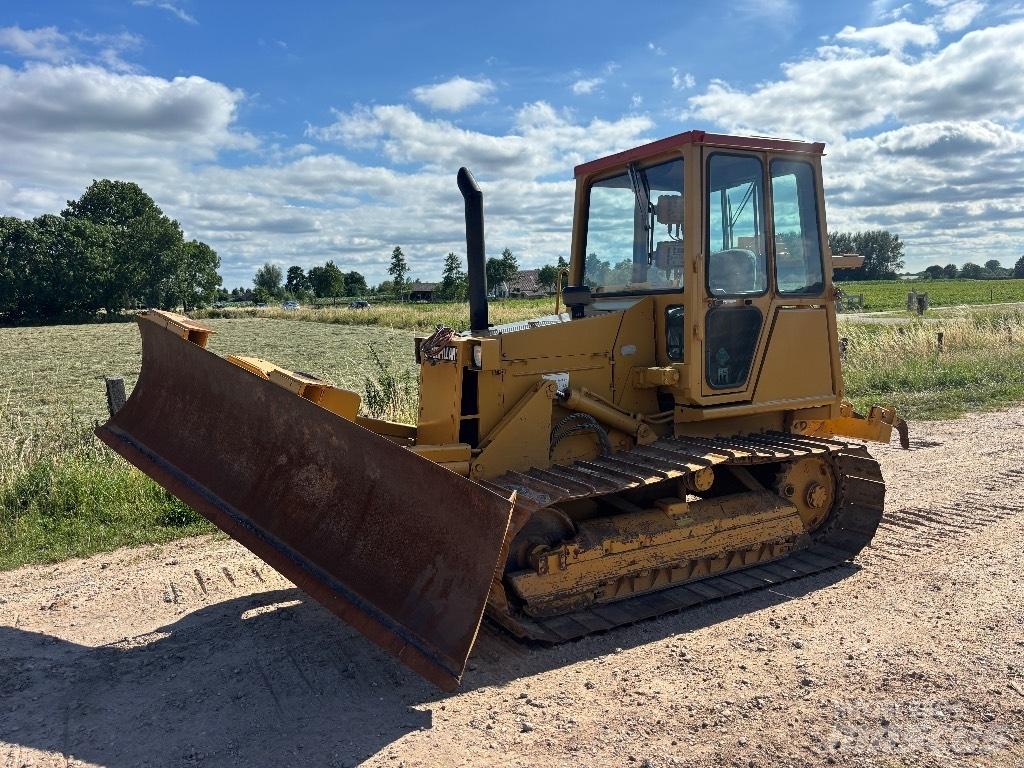 CAT D 4 C 履帶推土機