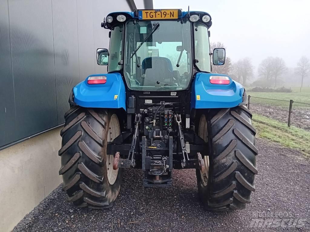 New Holland T 5.105 曳引機