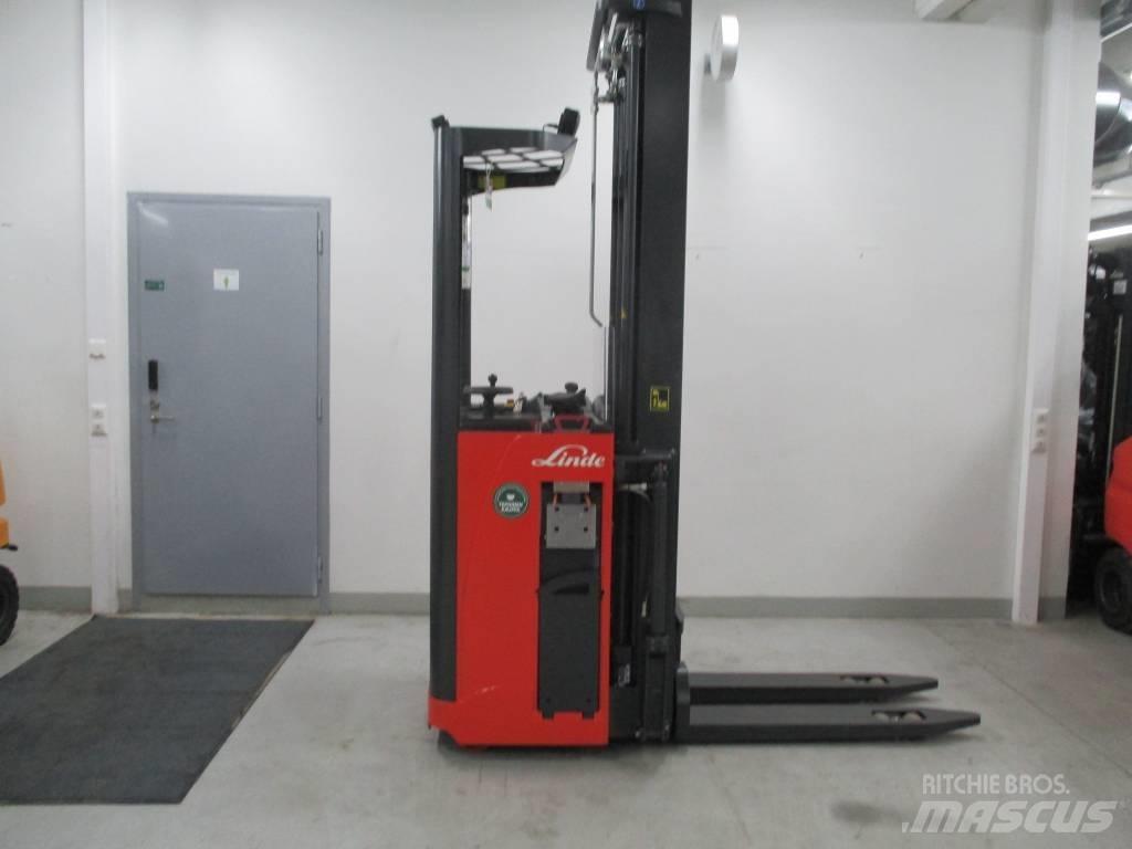Linde L2000 自走式堆積機