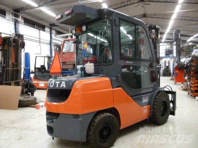 Toyota 52 - 2 - FDJF 35 柴油卡車
