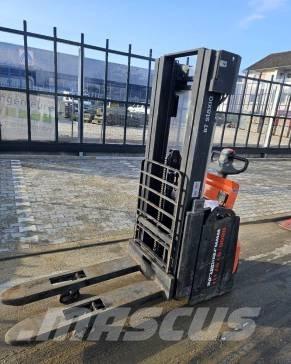 Toyota BT SWE 160 L 手動堆積機