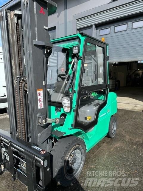 Mitsubishi FD30N 柴油卡車